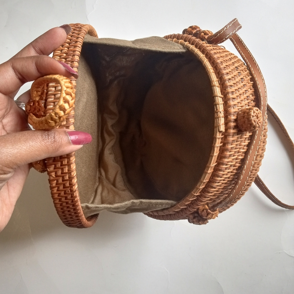 Woven Rattan Handmade Circular Brown Crossbody Shoulder Bag - Picture 7 of 8